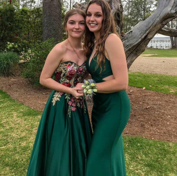 emerald prom dress with floral embroidery - size 0 to 3 - Picture 4 of 4